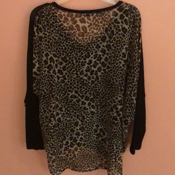 Hi-Low Cheetah Top 3/4 Sleeve - Picture 2 of 2